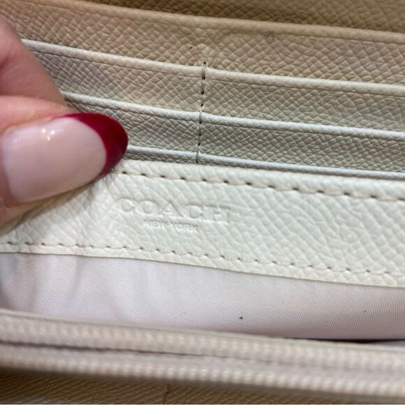 Coach Cream Colored‎ Leather Gold Studded Zipper Wallet - Picture 14 of 14
